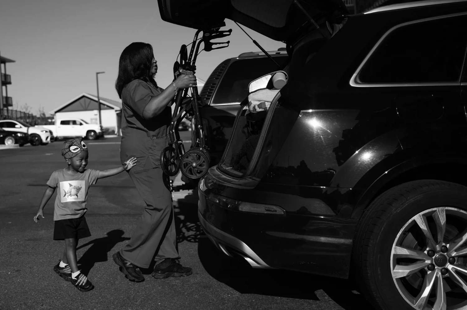 A mom walks to her car with her daughter